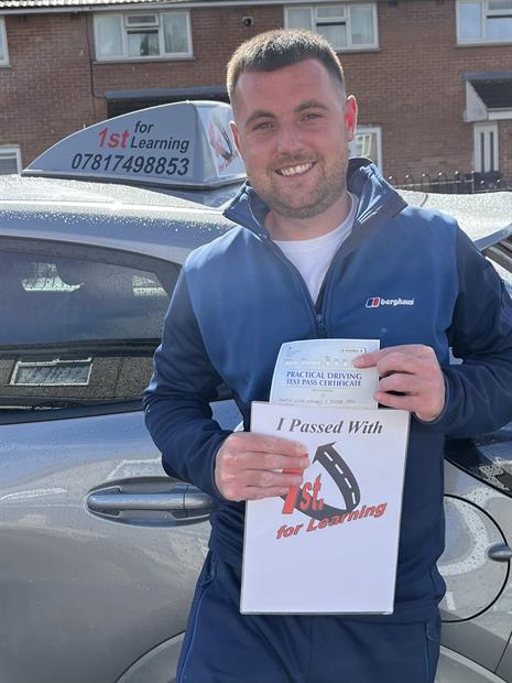 The rain stopped and the sun came out for Leigh’s drive to a first time pass with 1st for Learning Cardiff. Now he’s happily looking for that first car and becoming the family taxi. Enjoy yourself out on the roads and I’ll see you out there.
Alan